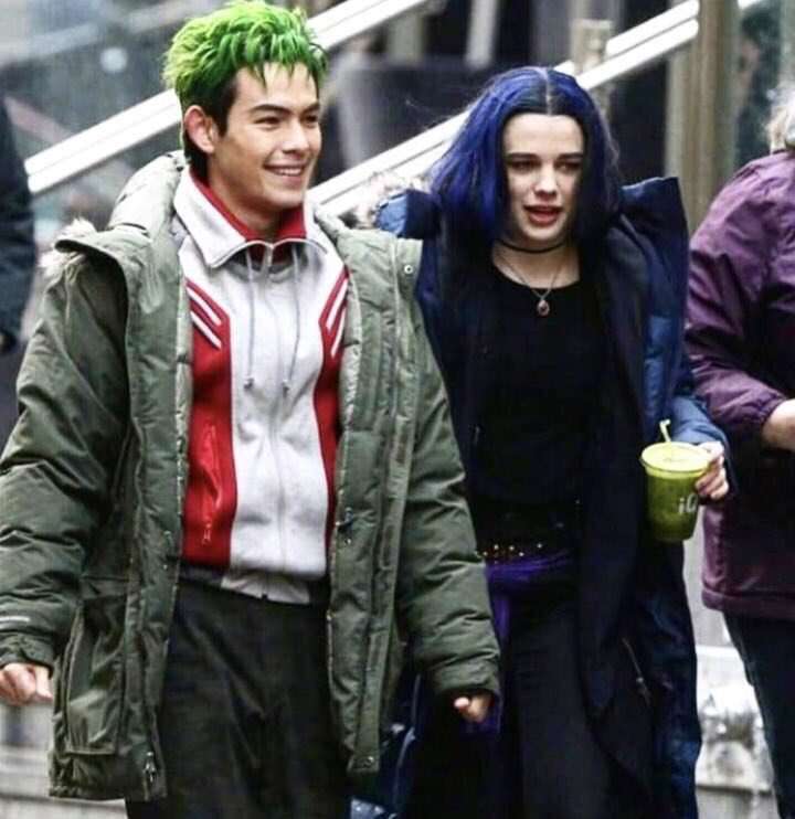 CHICO BESTIA Y RAVEN (SÍ, ES MUJER)